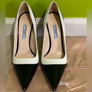 $595 Prada Classic Leather Pumps, Size EU 38, 7.5US